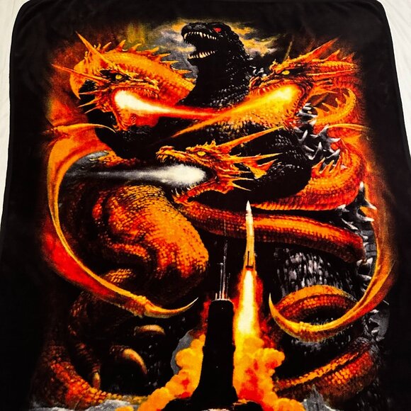 Godzilla vs King Ghidorah 46" x 60" Plush Throw Blanket - Picture 6 of 12